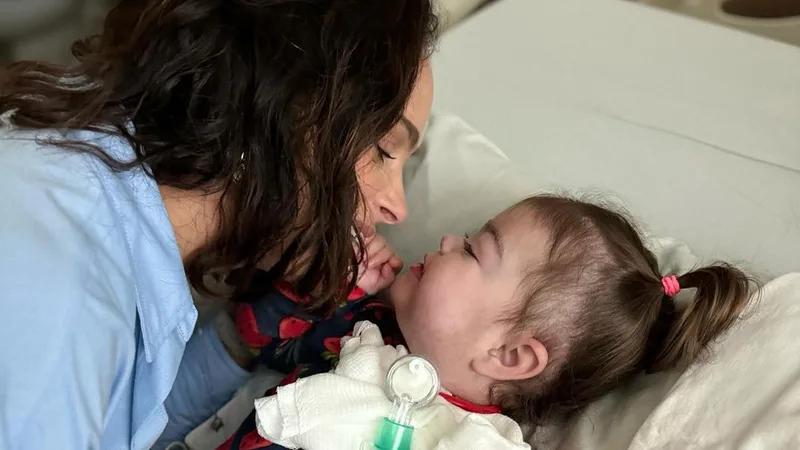 Filha de Juliano Cazarré segue internada após gastroenterite e sepse