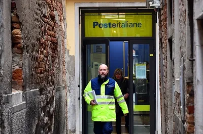 Poste Italiane assume controle da TIM e mira sinergias de €700 milhões por ano