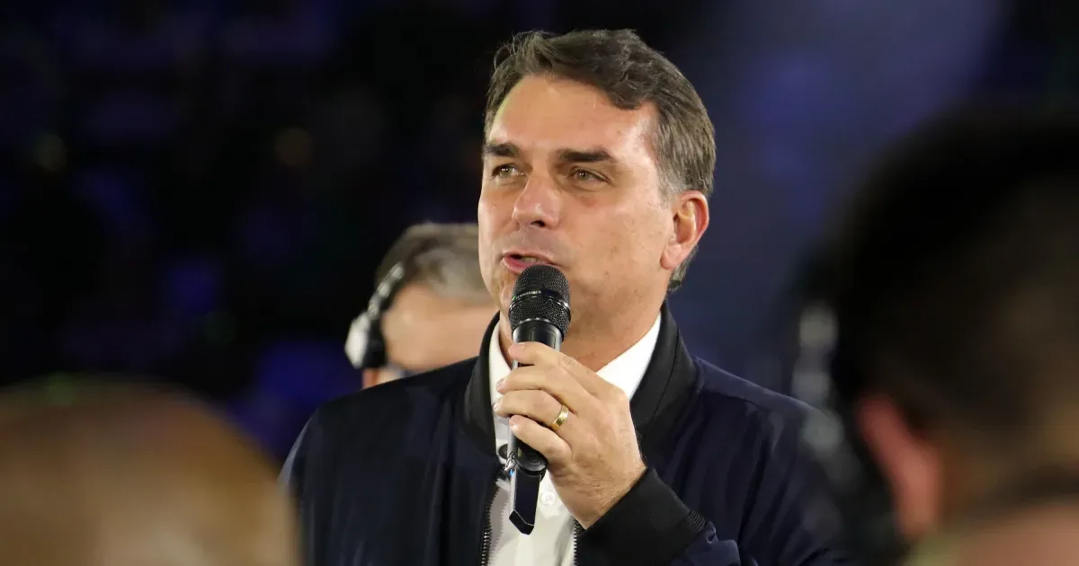 Campanha de Flávio Bolsonaro pede prisão de servidor do Planalto