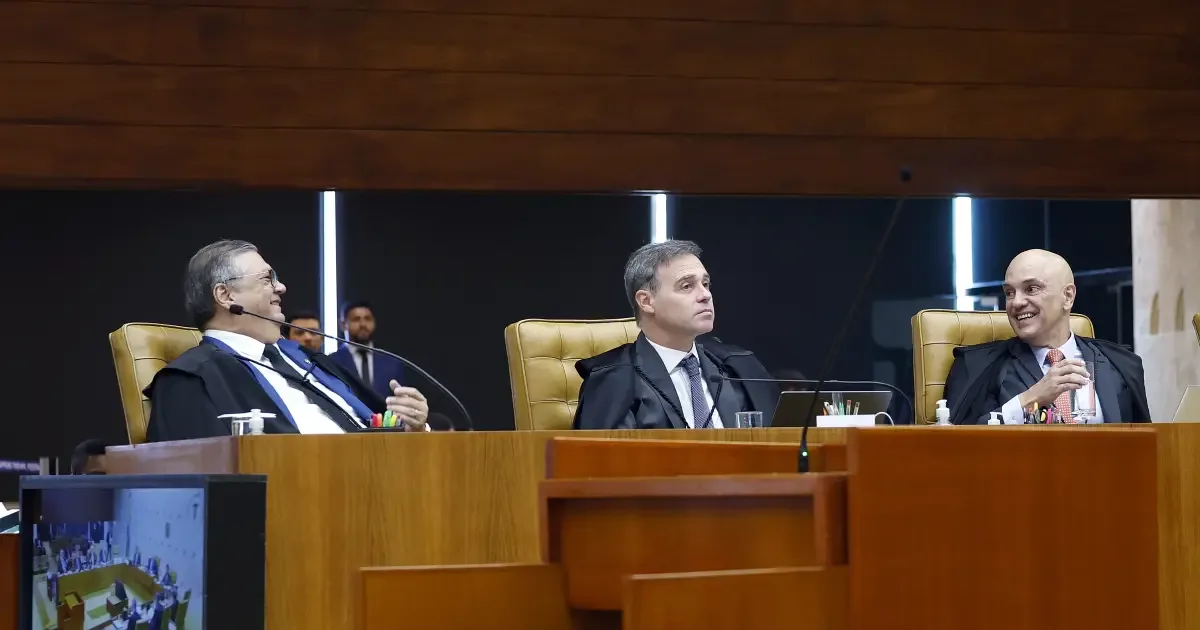 Decisões opostas de Dino e Mendonça ampliam tensão no STF