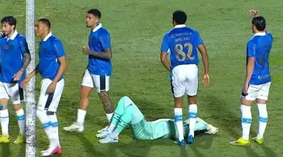 Weverton passa mal antes de Grêmio x Vitória, mas decide jogar