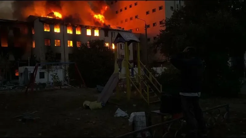 Ataques russos deixam mortos e feridos em Kiev e elevam alerta na Polônia