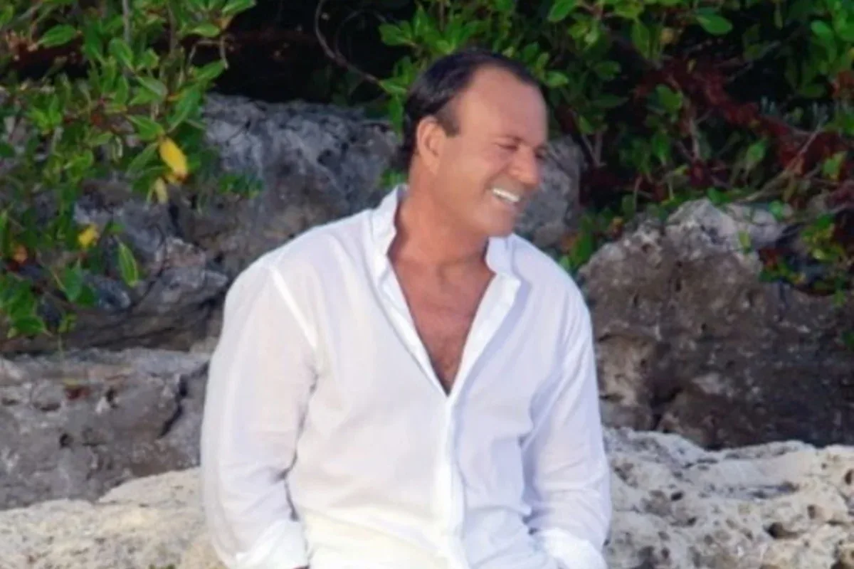 Ex-funcionárias de Julio Iglesias apresentam nova denúncia na Espanha