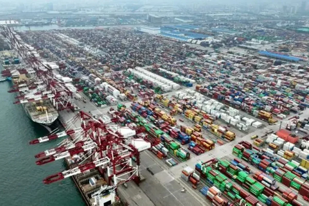 Xi Jinping manda priorizar buscas após incêndio em navio na China