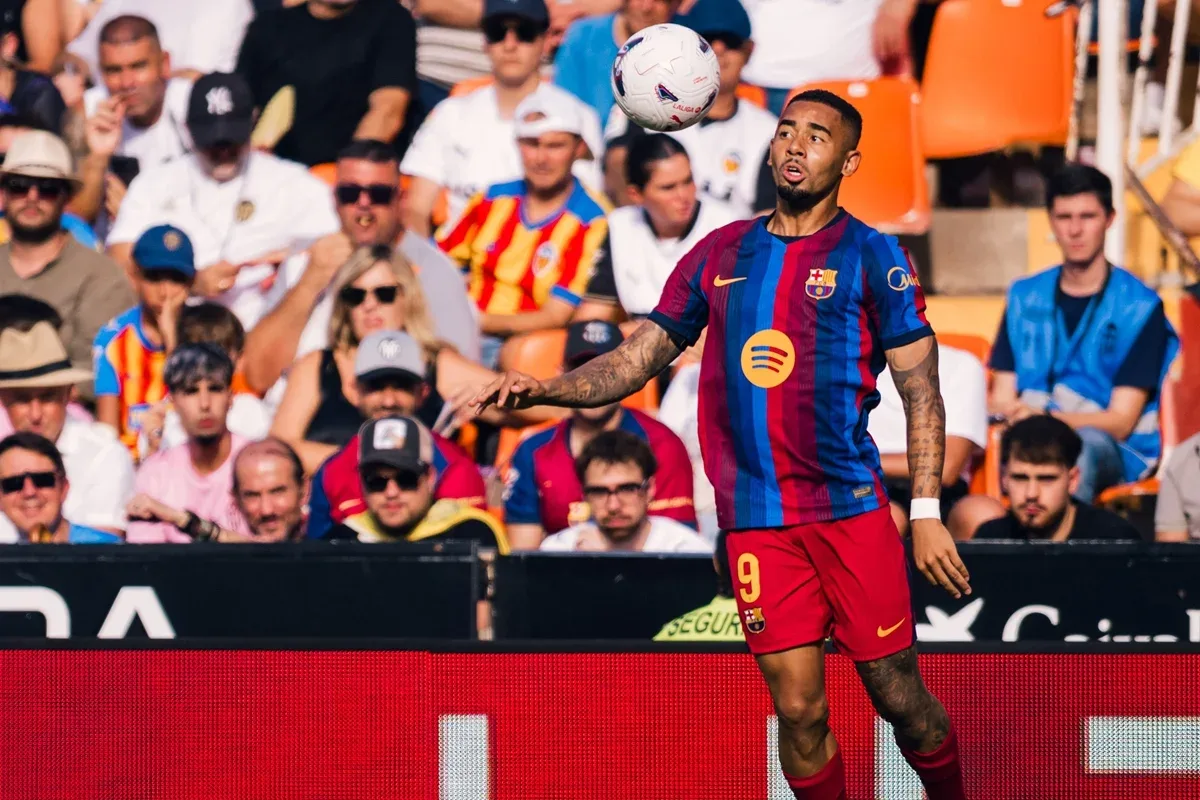 Gabriel Jesus estreia pelo Barcelona em goleada por 5 x 0 sobre o Valencia