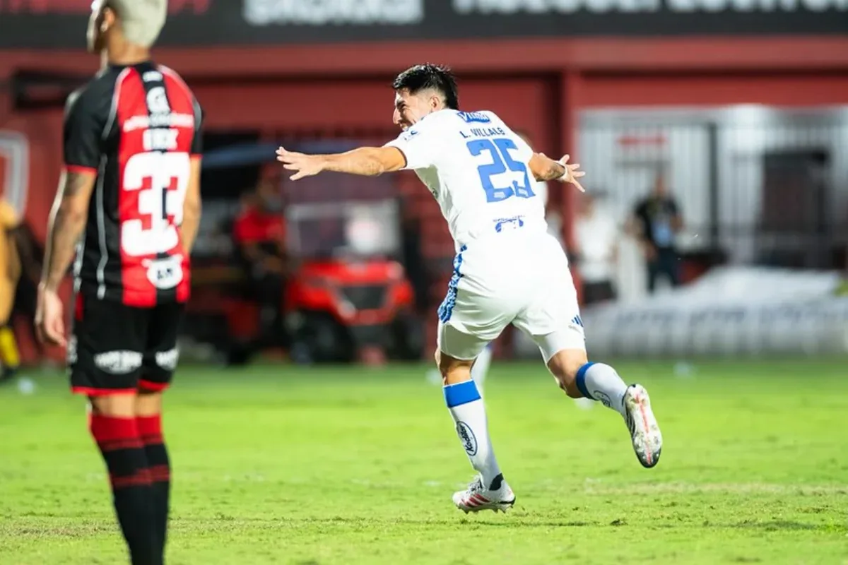 Cruzeiro derrota Vitória e fica a um ponto do G-4