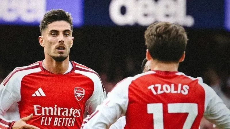 Arsenal supera Chelsea de virada e chega a nove pontos na Premier League