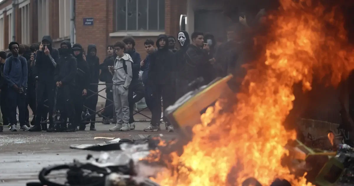 Protestos na França terminam com 440 detidos em meio a greve nacional