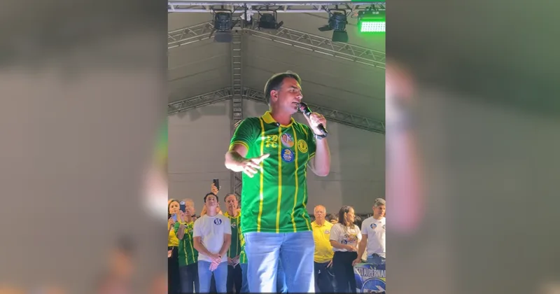 Flávio Bolsonaro promete indicar cinco ministros ao STF se for eleito