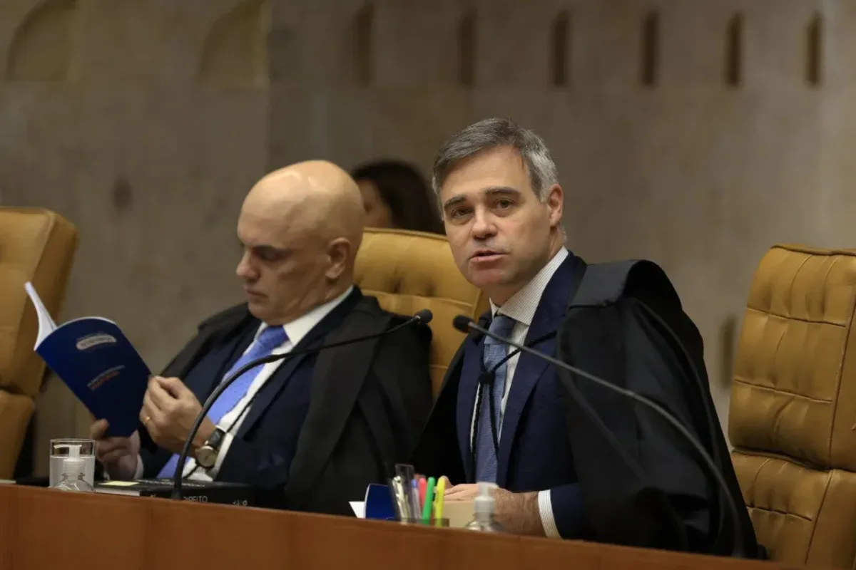 Decisão de André Mendonça afasta dois dirigentes da Polícia Federal