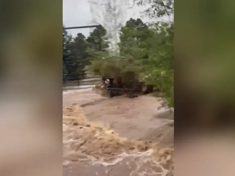 Enchentes no Novo México deixam três mortos após chuva intensa