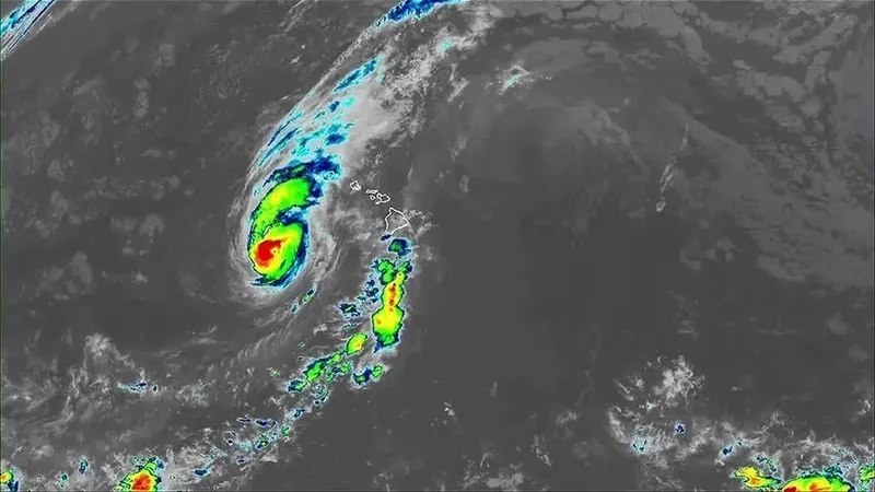 Furacão Lowell se aproxima do Havaí com alerta para Kauai e Niihau