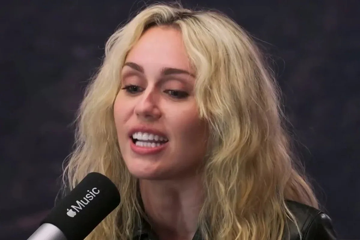 Miley Cyrus opta por apresentações fixas e encerra planos de turnês internacionais