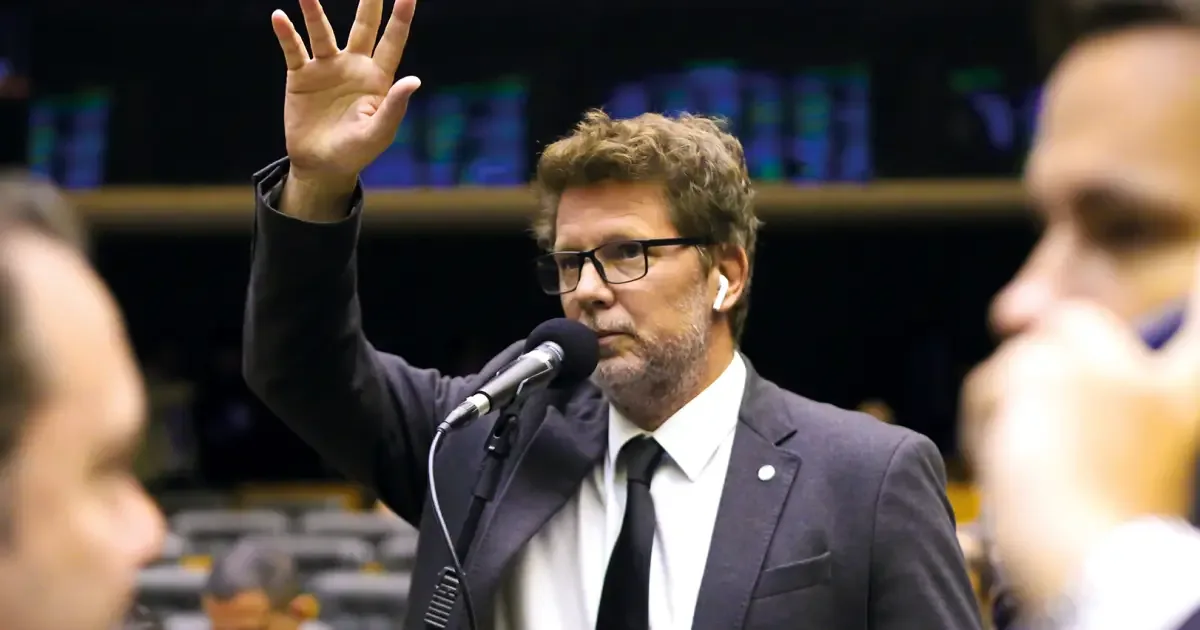 Operação contra Mario Frias anima campanha de Lula, que mira caso Dark Horse