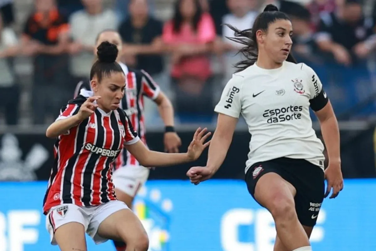 São Paulo vence Corinthians e leva vantagem na decisão do Brasileiro Feminino