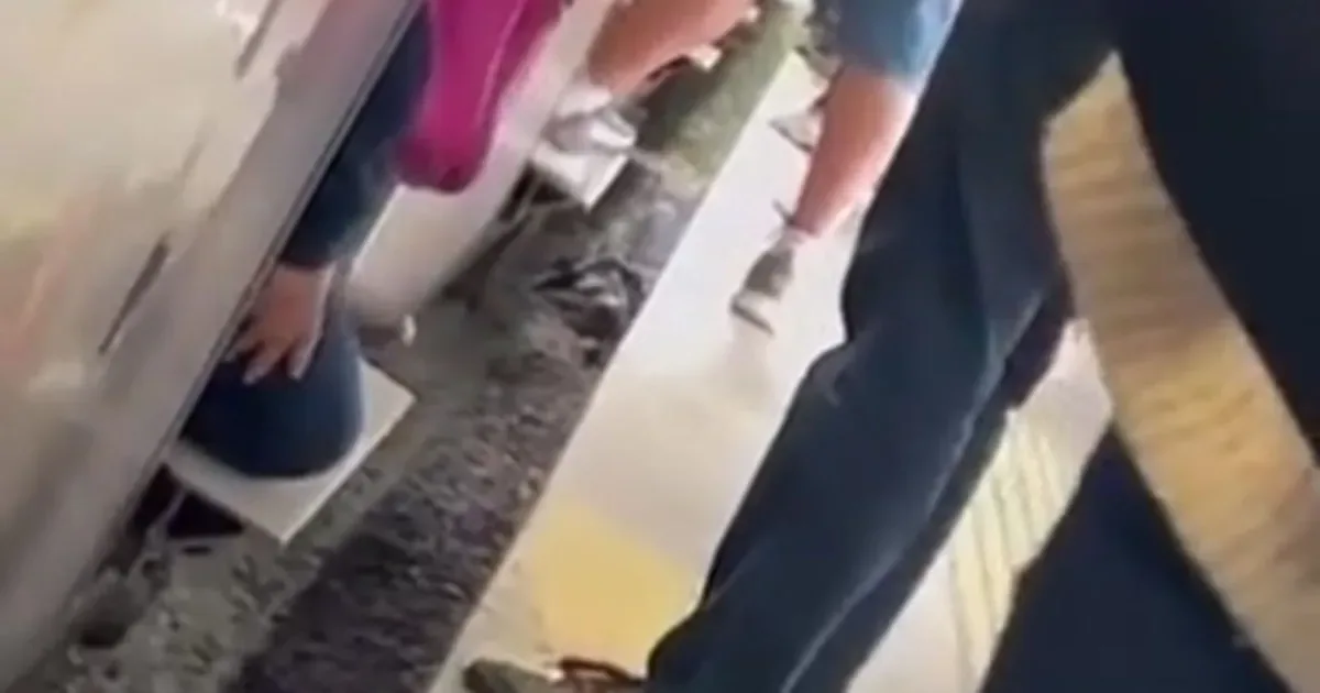 ViaMobilidade leva homem a hospital após queda nos trilhos em Barueri