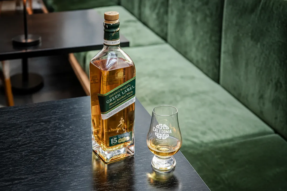 Por que o Johnnie Walker Green Label voltou às prateleiras