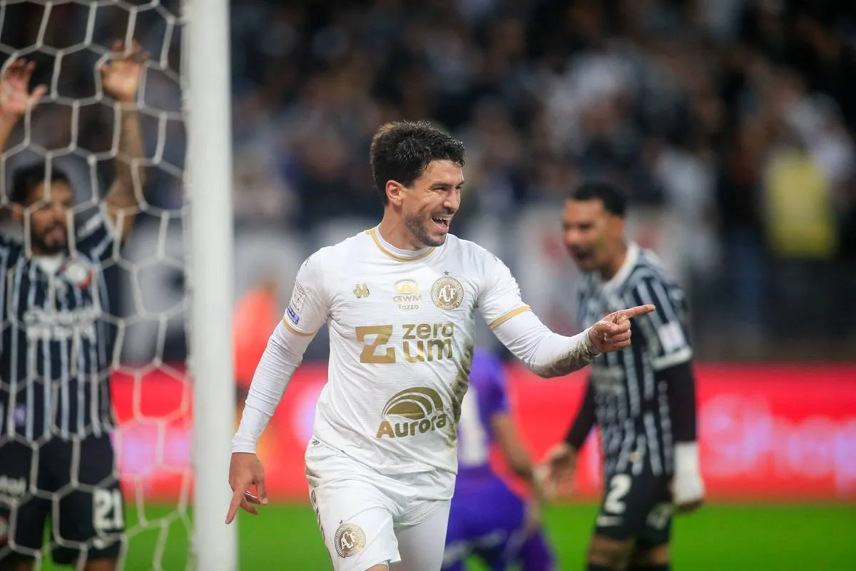 Corinthians sofre virada da Chapecoense e chega a quatro derrotas seguidas