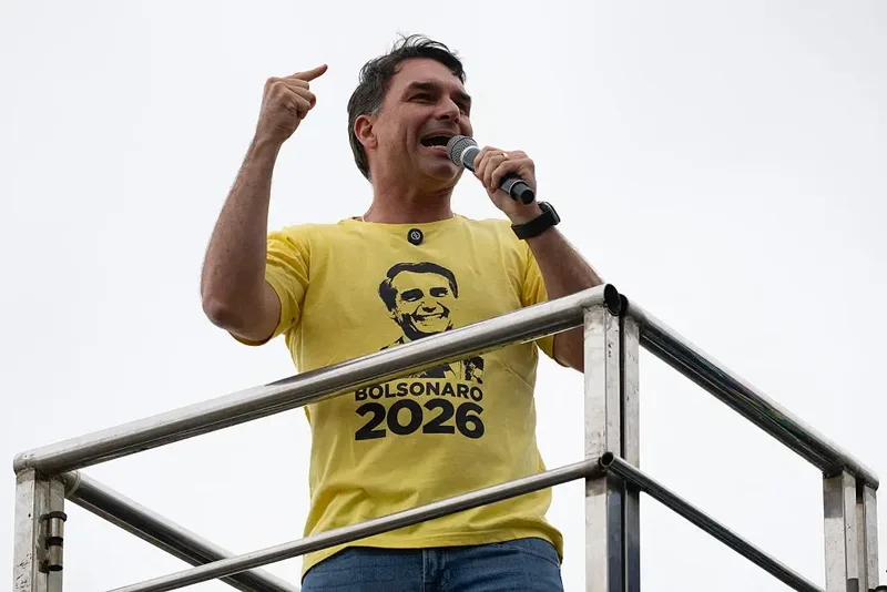 Flávio Bolsonaro prepara ato na Paulista para o 7 de Setembro