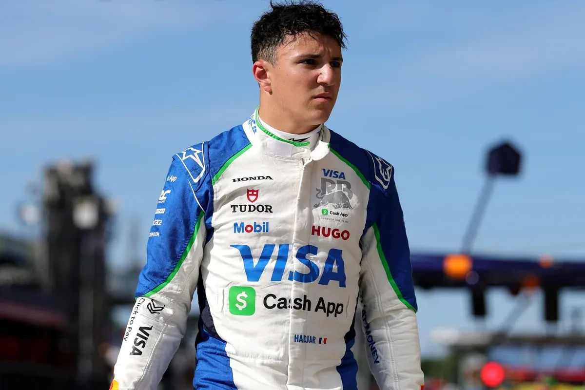 Red Bull confirma Hadjar ao lado de Verstappen na F1 em 2027