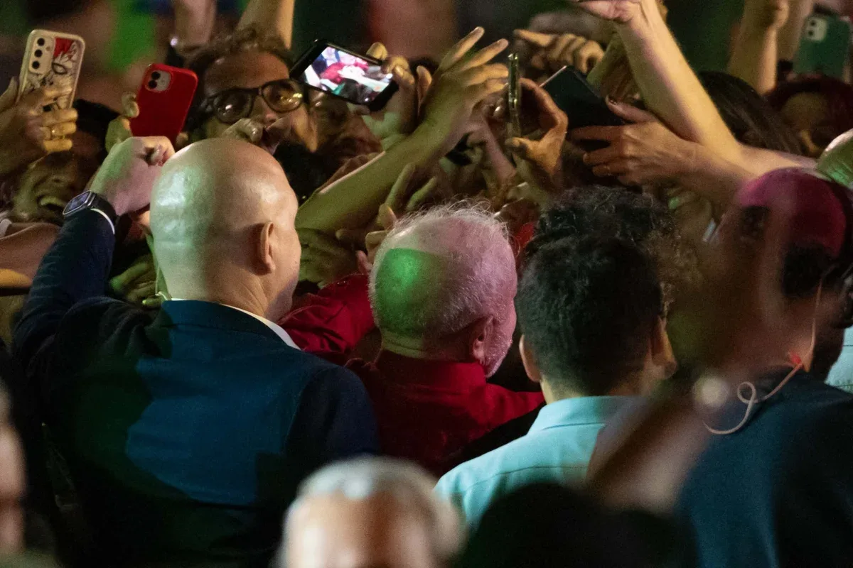 Vantagem de Lula sobre Flávio cai para três pontos no primeiro turno