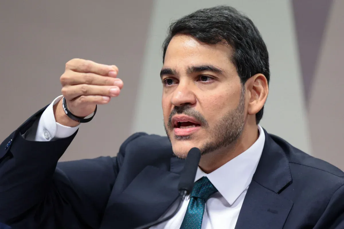 CNBB nega vínculo partidário após acusação de Flávio Bolsonaro