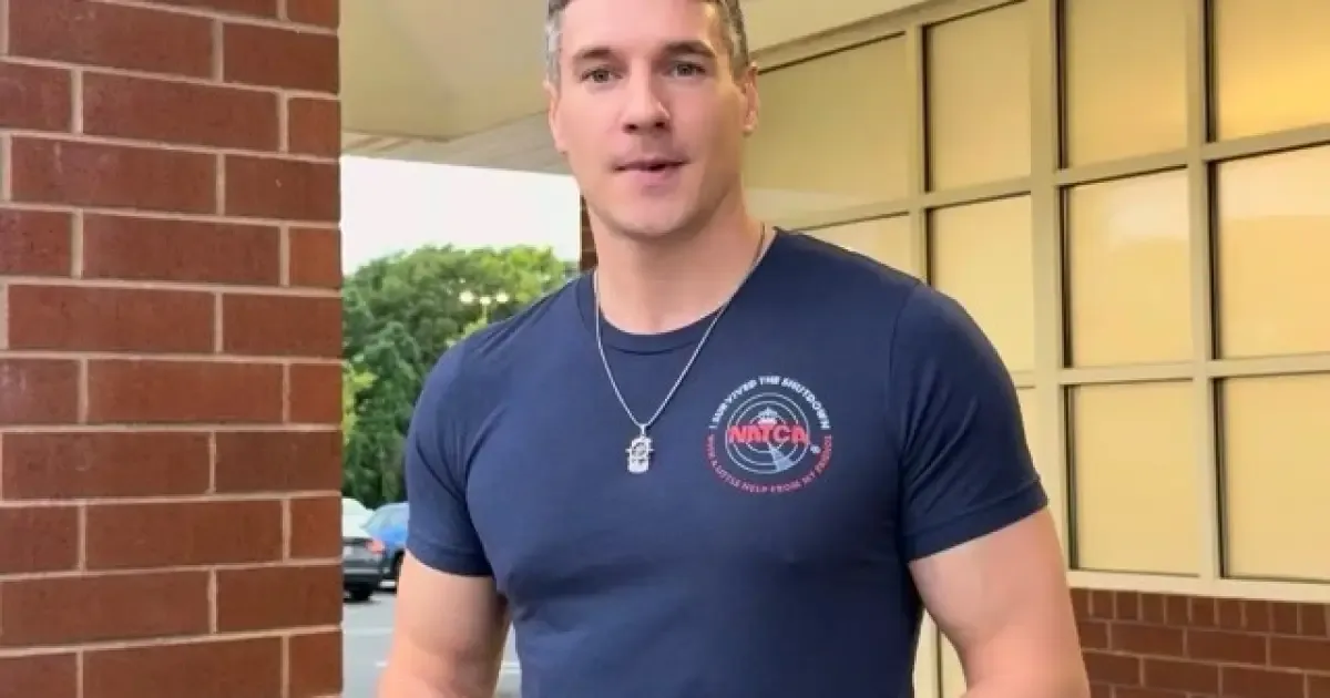 Chris Gallant denuncia ataque político após fotos íntimas vazarem