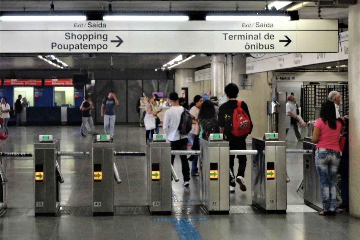 Metrô de São Paulo amplia pagamento por aproximação nas catracas