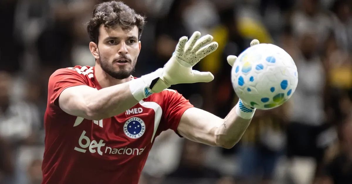 Otávio relata tristeza no vestiário do Cruzeiro após derrota para o Santos