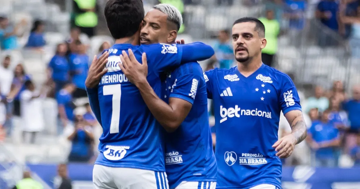 Cruzeiro bate Athletico-PR por 3 a 1 e chega aos 42 pontos