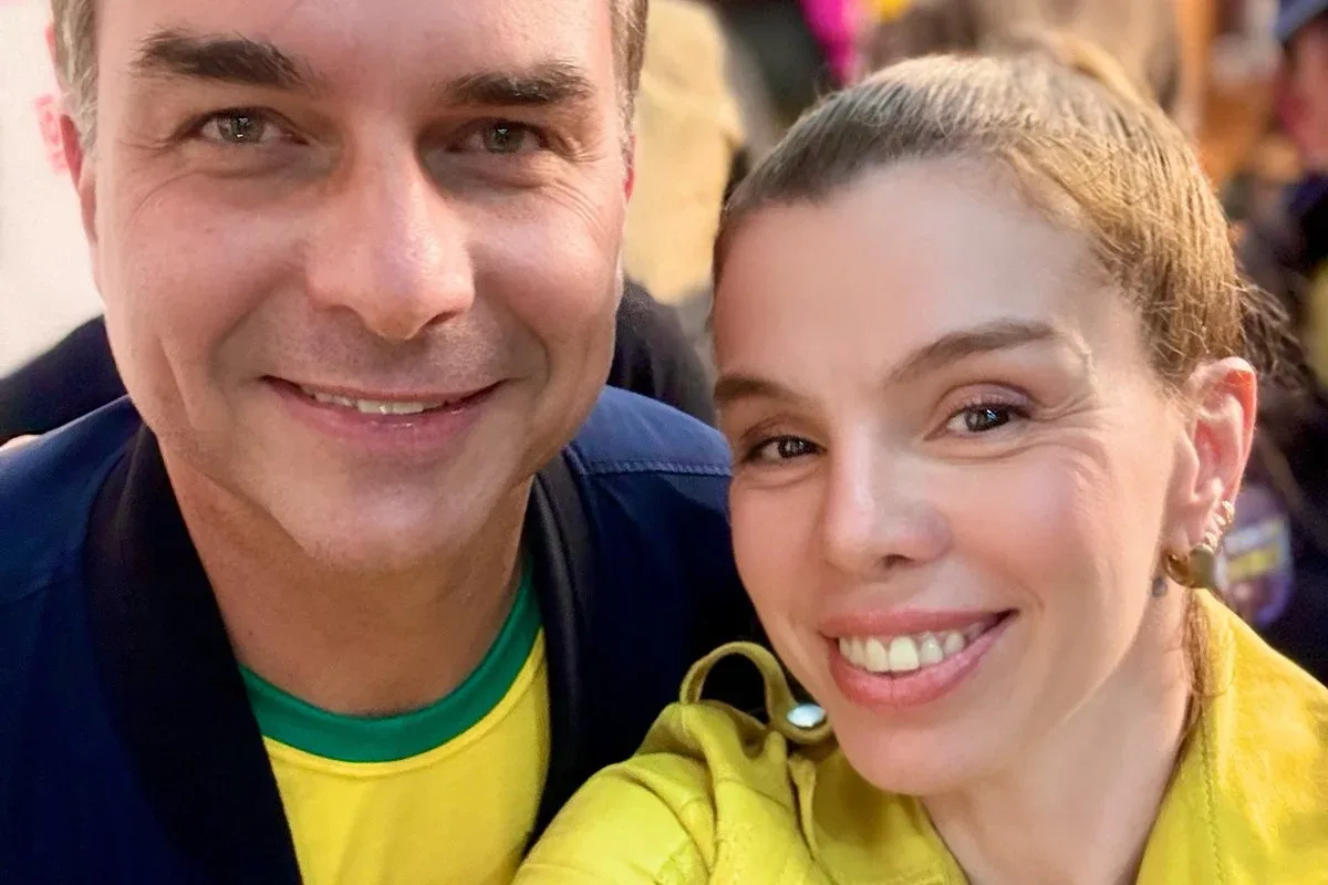 Foto com Flávio Bolsonaro reacende debate sobre trajetória de Penélope Nova