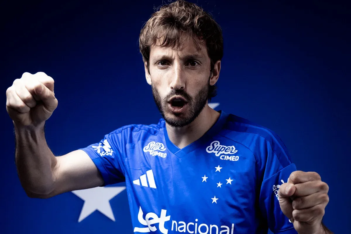 Viña critica dirigentes do River Plate ao ser apresentado pelo Cruzeiro