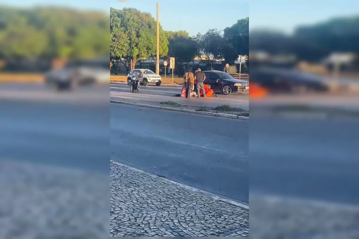 Bombeiros levam mulher atropelada no Guará II para unidade de saúde