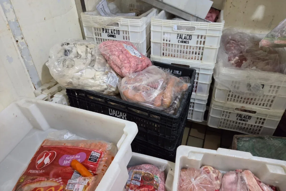 Polícia apura uso de coração de porco em produtos vendidos por açougue