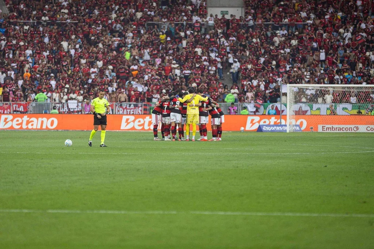 Flamengo enfrenta Bragantino no Maracanã pela liderança do Brasileiro