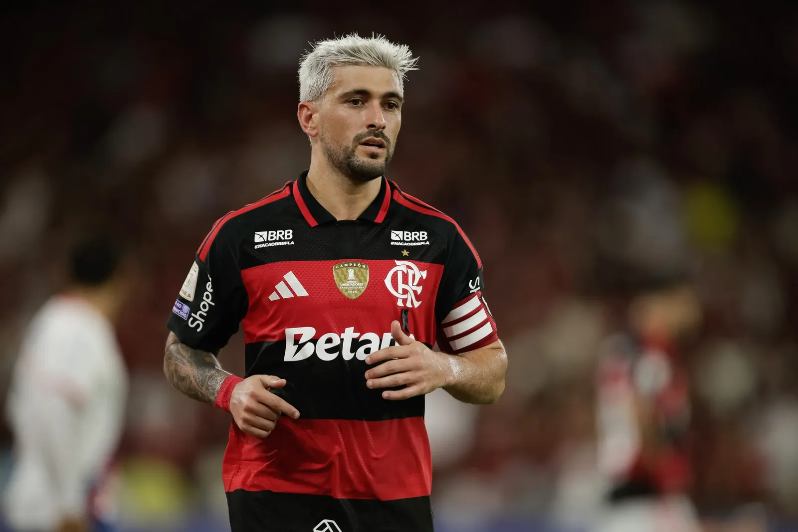 Clubes reduzem limite de estrangeiros e ampliam exigência para jovens até 2030