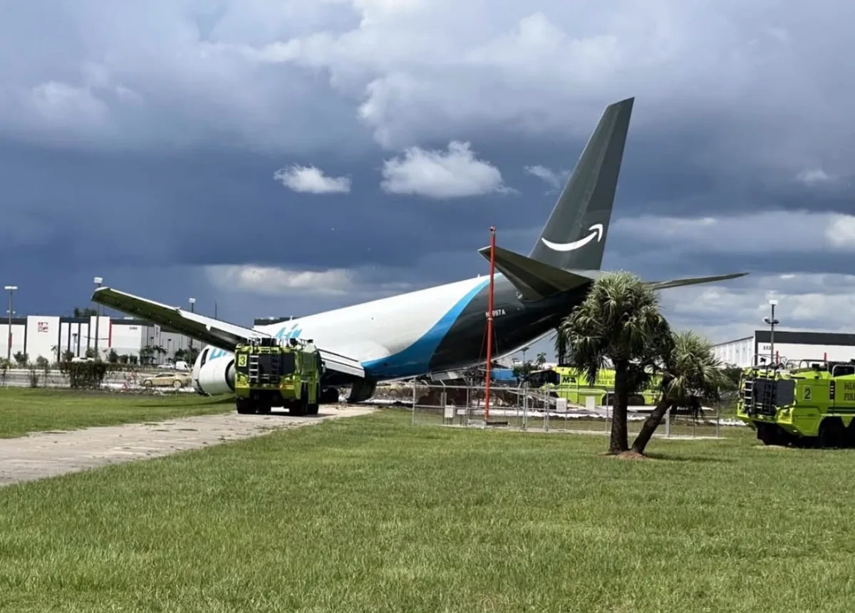 Avião cargueiro da Amazon ultrapassa pista e fecha aeroporto de Miami