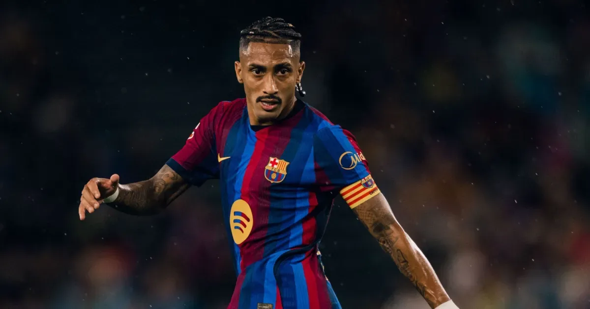 Raphinha marca três e chega a onze gols pelo Barcelona na temporada