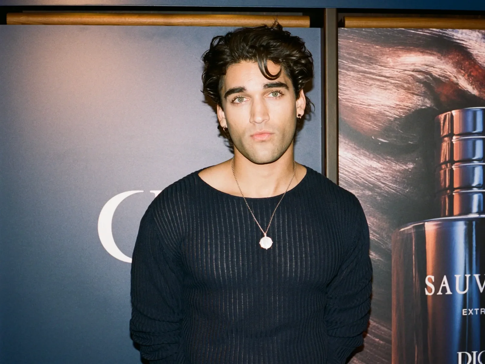 Josh Heuston será protagonista de filme baseado em romance de Lauren Asher