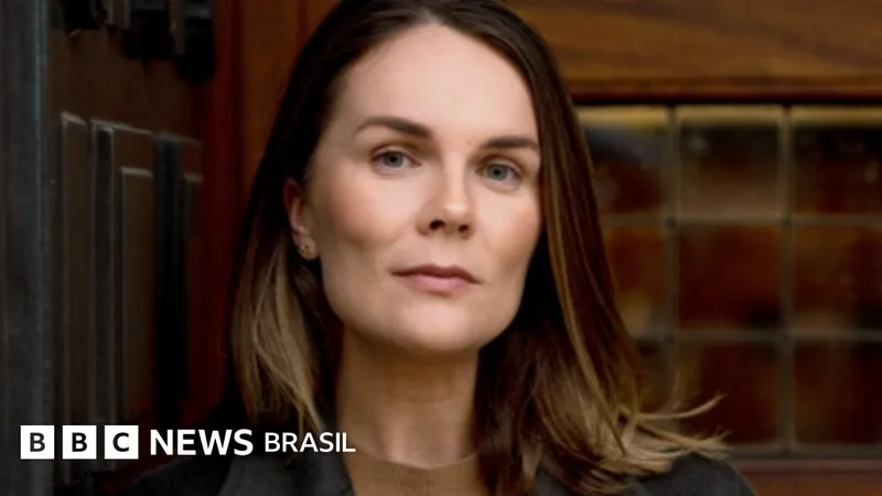 Autora critica contradição de influenciadoras que defendem submissão feminina