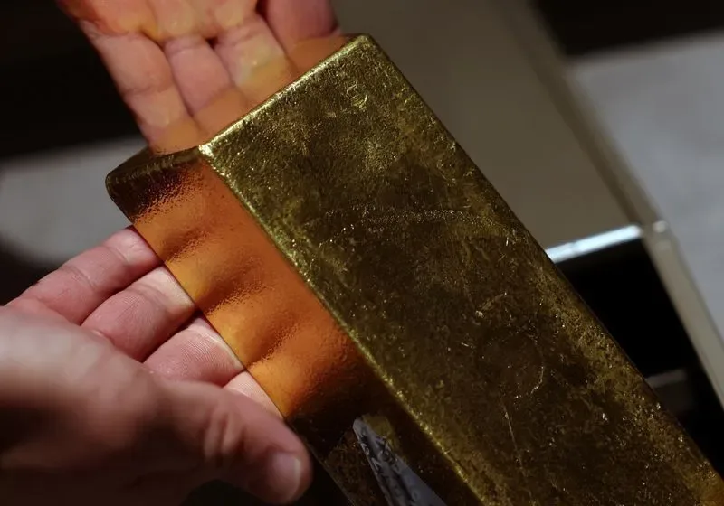 Ouro recua com alta dos juros dos Treasuries e do petróleo