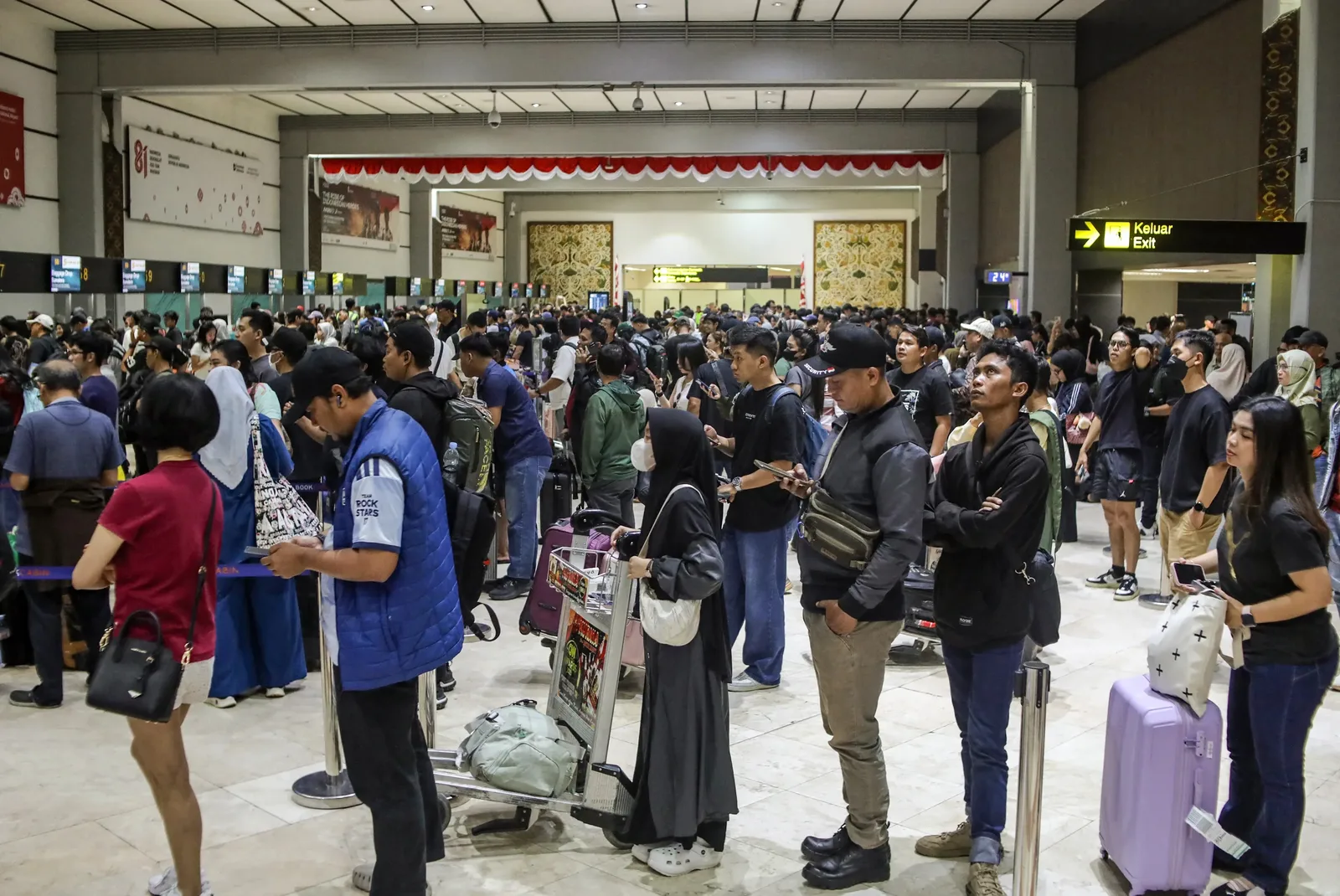 Cinzas do Anak Krakatoa fecham oito aeroportos na Indonésia