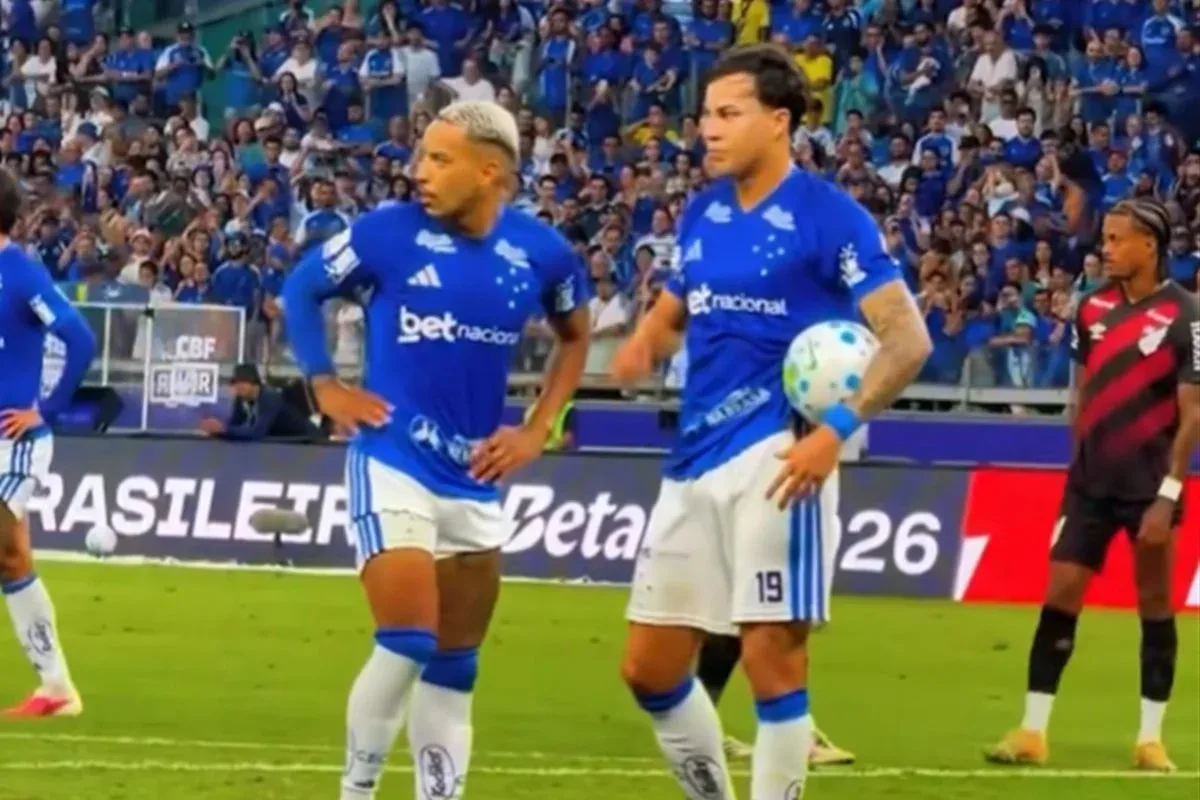 Cruzeiro chega a 42 pontos após vitória sobre o Athletico-PR