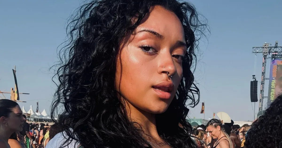 Camilly Victória revela relação com Amber Marie após pergunta de fã