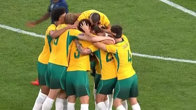Metcalfe marca no ângulo e coloca a Austrália na frente do Brasil