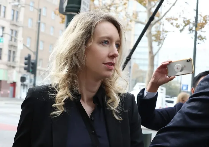 A24 apresenta documentário sobre Elizabeth Holmes antes da prisão
