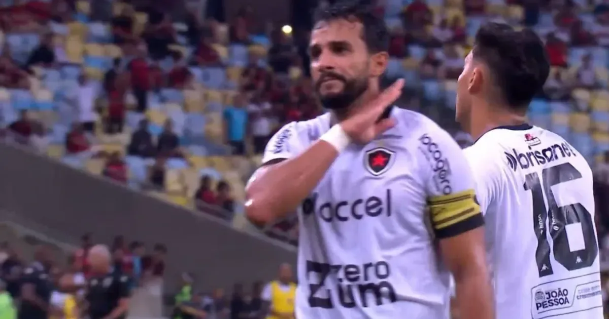 Henrique Dourado rescinde com Botafogo-PB após incidente com torcedores