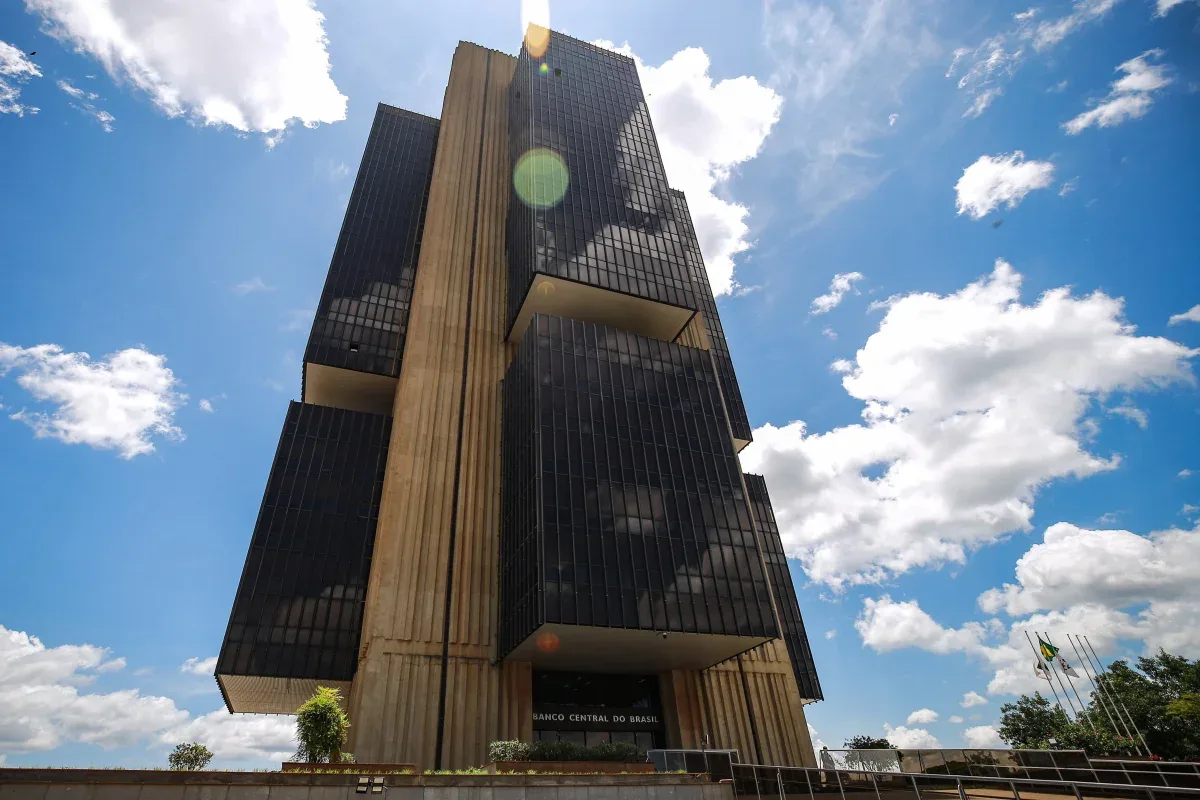 Copom reduz Selic para 13,75% ao ano em decisão unânime