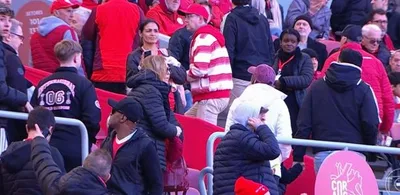 Torcida do Internacional deixa o Beira-Rio após 3 a 0 do Santos no intervalo