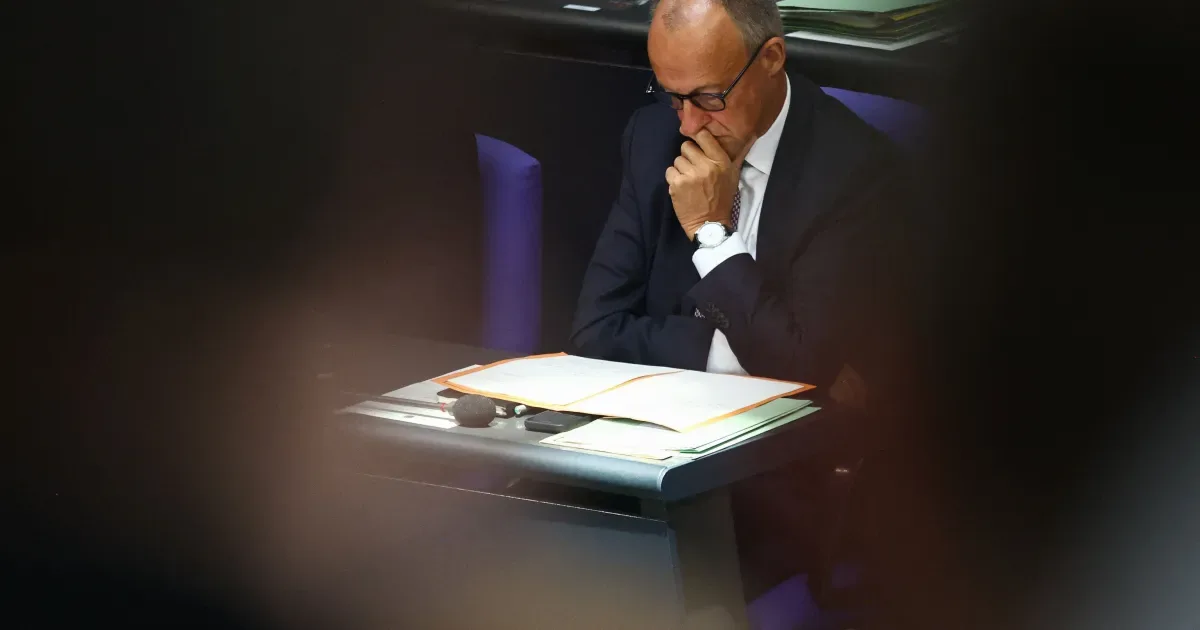 Merz mantém cargo após avanço da extrema-direita em eleições estaduais